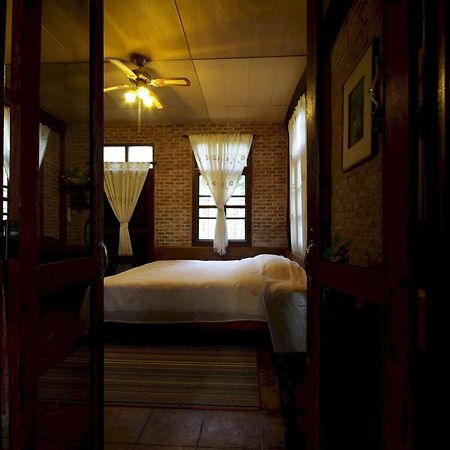 ธารทอง ลอดจ์ Tharnthong Lodge Meon Kültér fotó