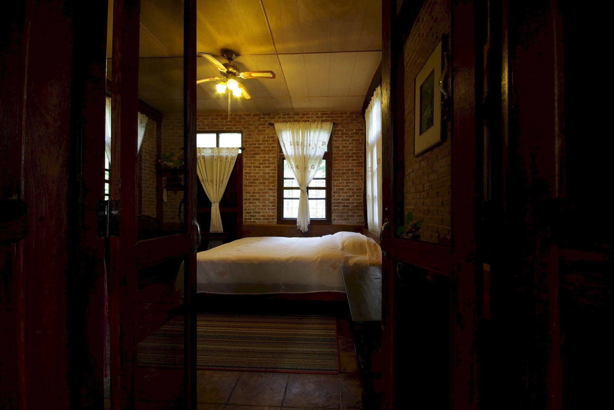 ธารทอง ลอดจ์ Tharnthong Lodge Meon Kültér fotó